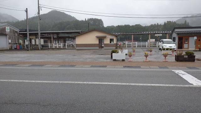 久々野駅駅舎