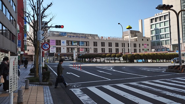津駅東口